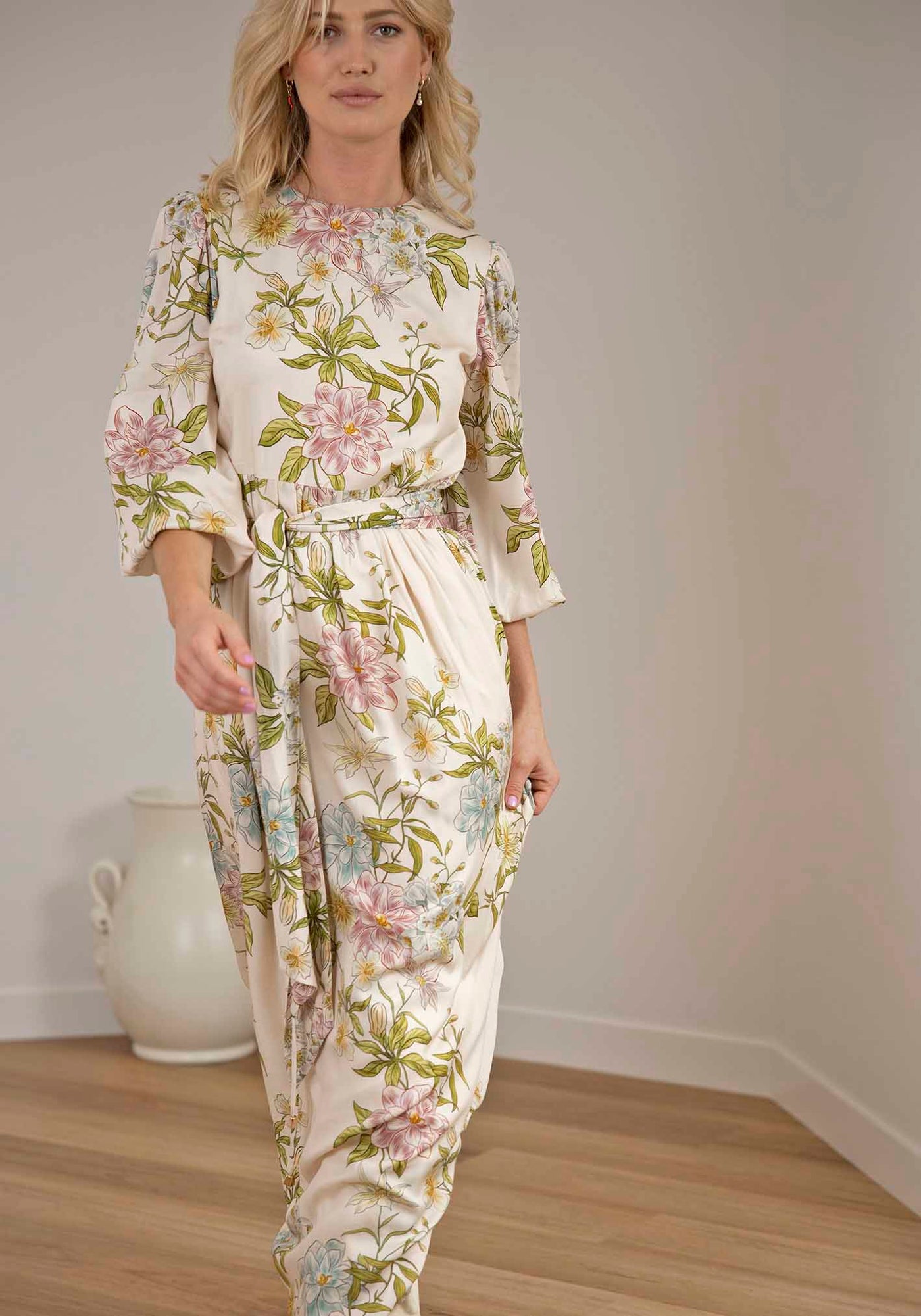 Momento Cream Floral Maxi Dress