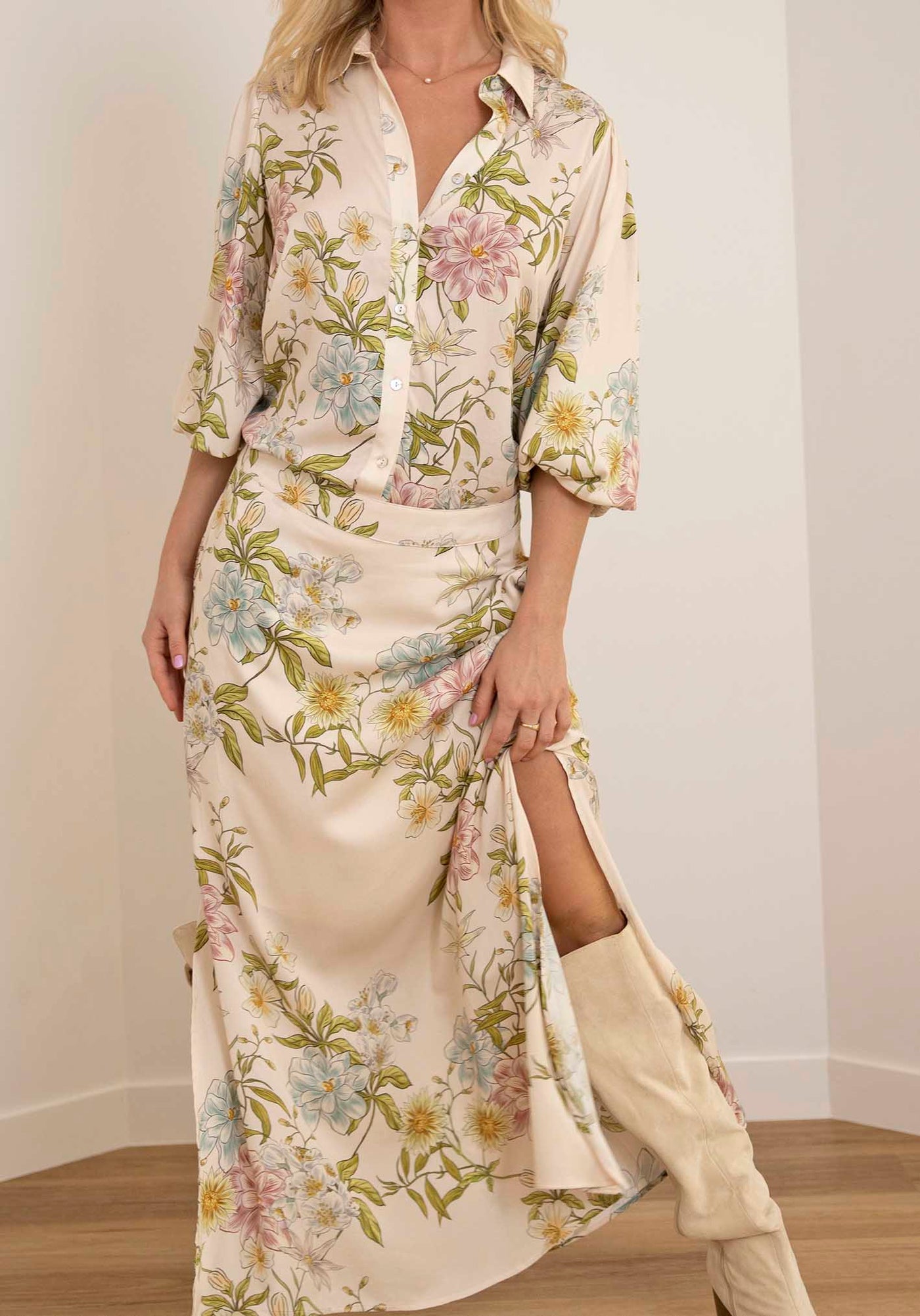 Momento Cream Floral Blouse