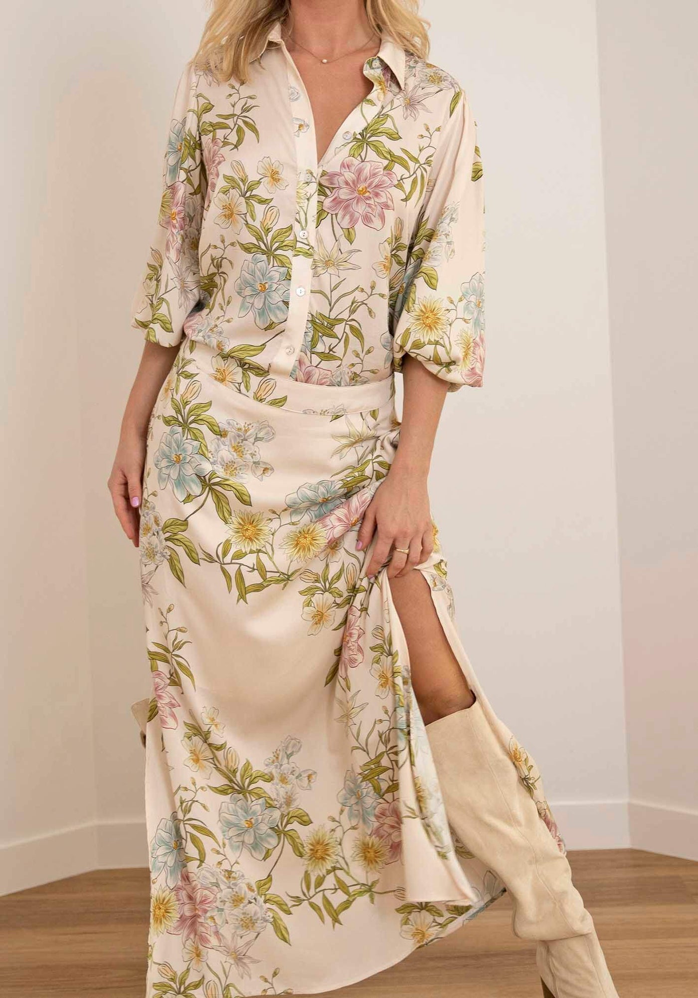 Momento Cream Maxi Skirt Set
