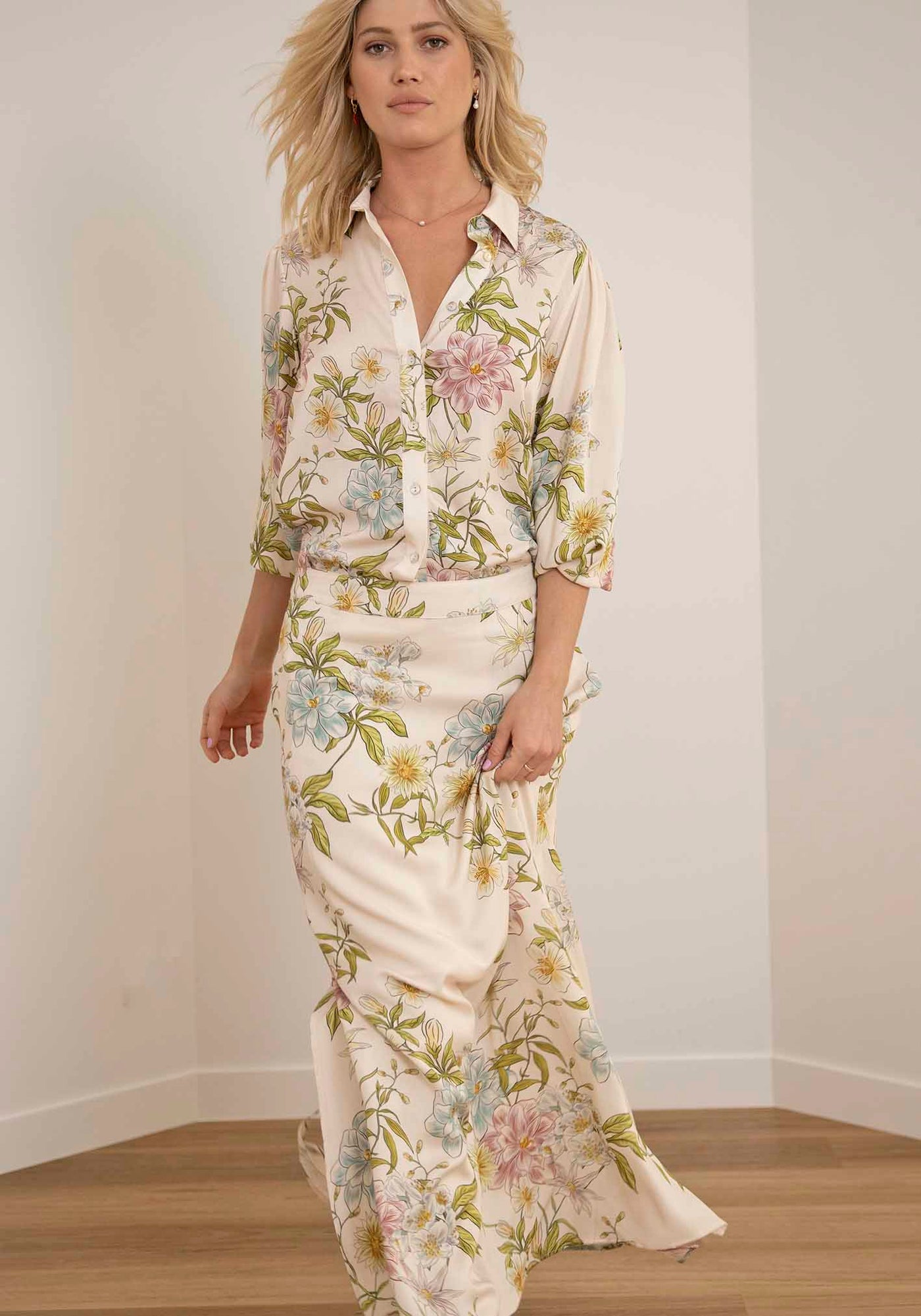 Momento Cream Floral Maxi Skirt