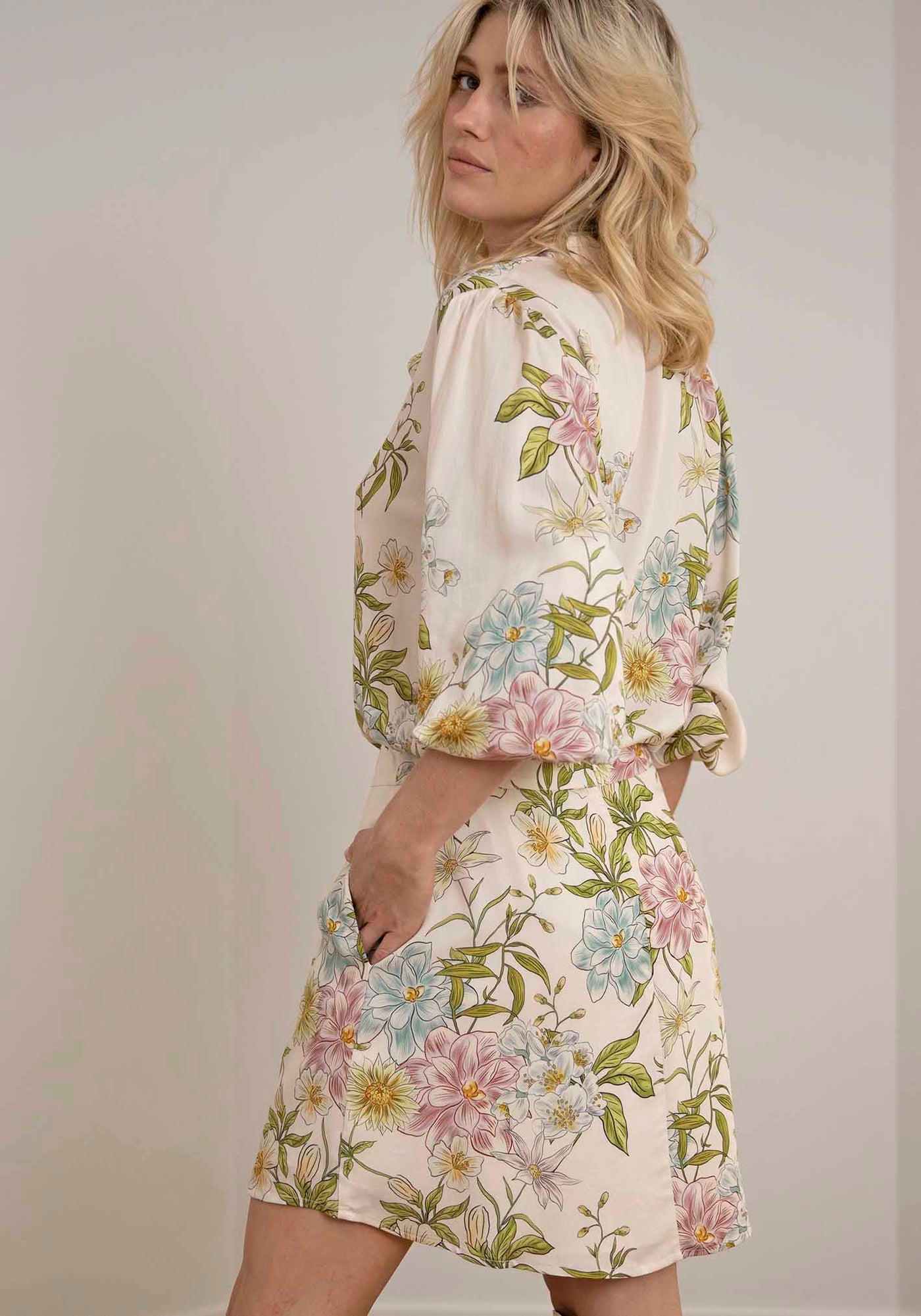 Momento Cream Floral Mini Skirt